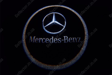 Подсветка дверей с логотипом Mercedes