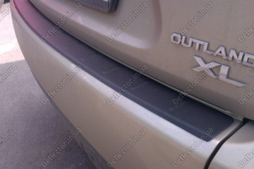 Накладка на задний бампер из АВS-пластика Mitsubishi Outlander XL