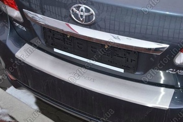 Накладка на задний бампер Toyota Avensis