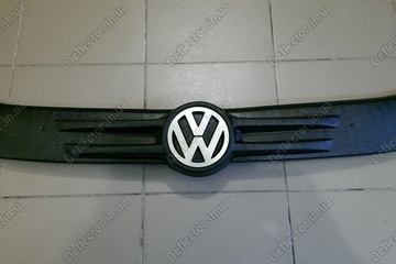 Накладка на решетку радиатора с логотипом Volkswagen Caddy