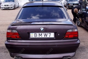 Лип спойлер на крышку багажника BMW 7 E38