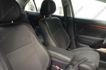 Чехлы на сиденья в салон Toyota Avensis