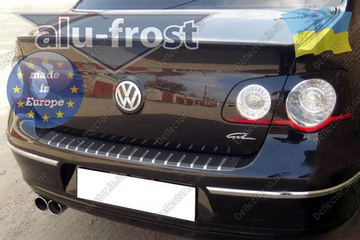 Накладка под карбон на задний бампер Volkswagen Passat B6