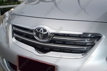 Хром накладка на решетку радиатора Toyota Corolla