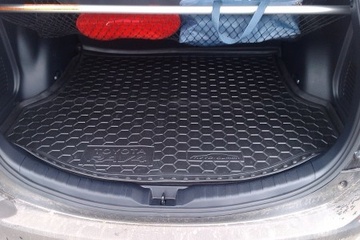 Резиновый коврик в багажник с докаткой Toyota RAV4