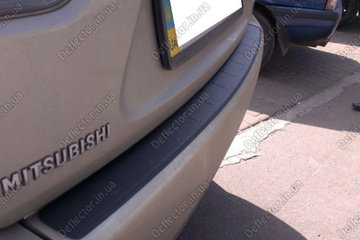 Накладка защитная на задний бампер Mitsubishi Outlander XL