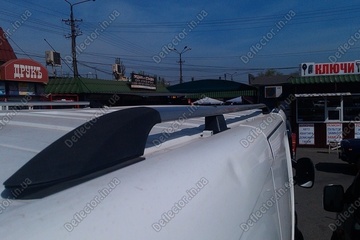 Продольные рейлинги на крышу Renault Trafic