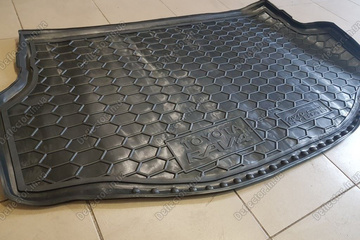 Резиновый коврик в багажник машины Toyota RAV4