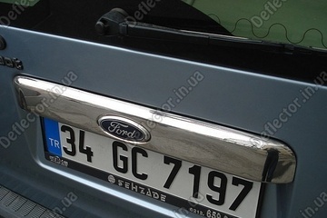 Накладка над задним номером на багажник Ford Tourneo Connect