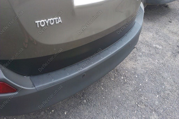 Пластиковая накладка на задний бампер Toyota RAV4
