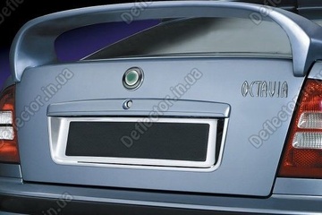 Накладка под задний номер на багажник Skoda Octavia Tour